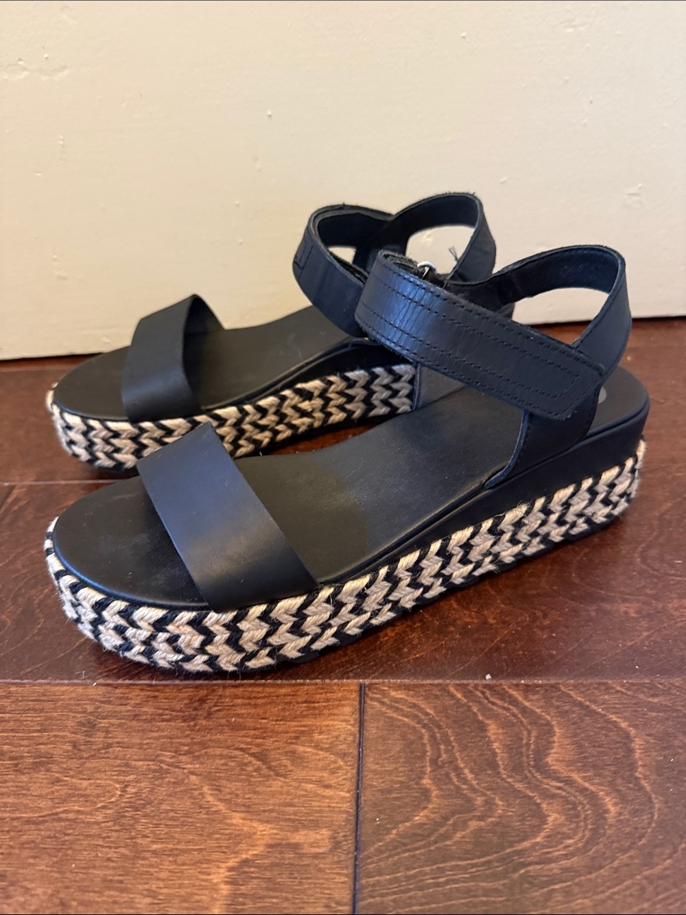 Sorel Cameron Faltform
Sandals (Black/Jute)